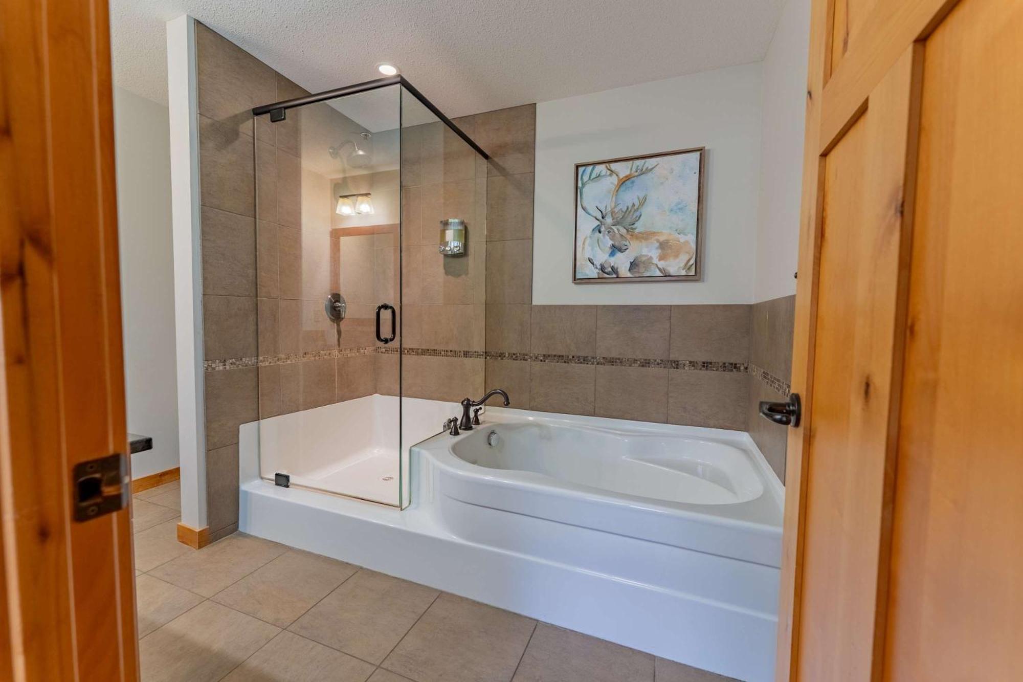 Apartment Stunning 2bd Hot Tub Walking Distance To Downtown